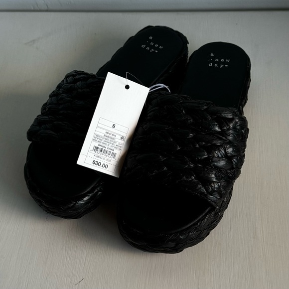 Slide Sandals Sz 6 - Picture 11 of 12